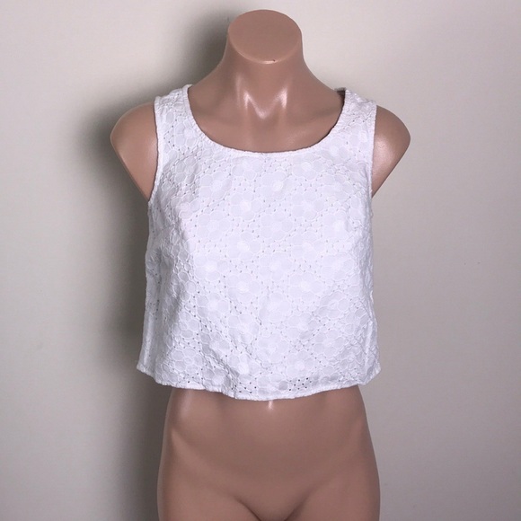 Lilly Pulitzer Lux Top Daisy Eyelet Resort White - Picture 4 of 13